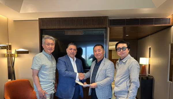 (메릴랜드주 전 장관, 발짓 싱어 노스베일 상관주관사 회장, 김영국 이터널 대표이사, 이원광 전략이사. 사진 = ㈜이터널)