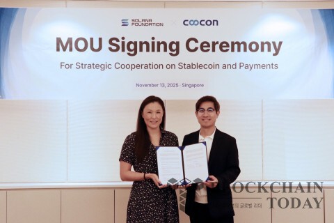 왼쪽부터 릴리 리우(Lily Liu) 솔라나 재단 회장, 김종현 쿠콘 대표이사