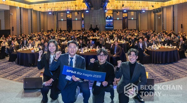 두나무는 지난 8일 서울 포시즌스 호텔에서 ‘업비트 비즈 인사이트(UBI) 2025’를 개최했다.(좌) 윤선주 두나무 최고브랜드임팩트책임자(CBIO), 오경석 두나무 대표, 정민석 두나무 최고운영책임자(COO), 손혁진 두나무 법인총괄..jpg